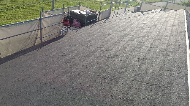 スレート屋根から横暖ルーフを使った屋根カバー工事を行いました！川口市屋根カバー工事　横暖ルーフαｓ　ニチハ　センタールーフ　スレートボロボロ　ガルバリウム鋼板　